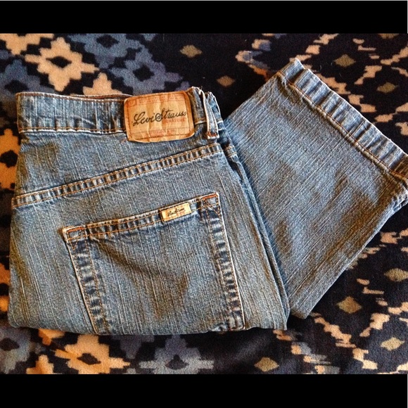 levi's stretch capris